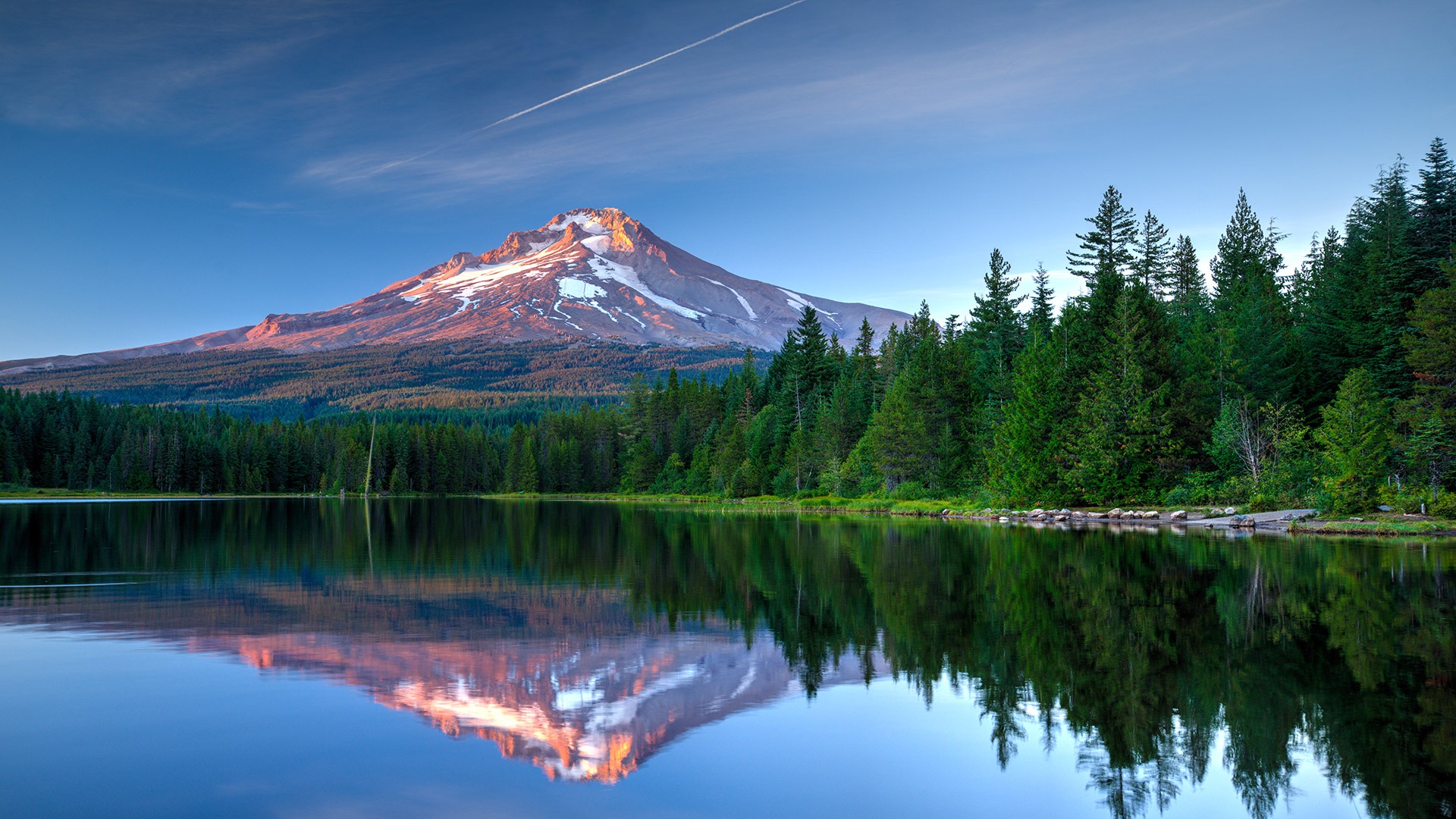 mountain-reflecting-on-lake